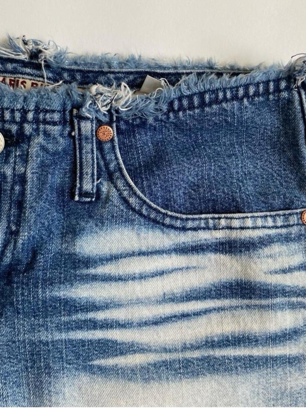 Vintage 90s Y2K frayed denim shorts - Picture 3 of 8
